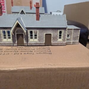 Hornby platform station building OO gauge