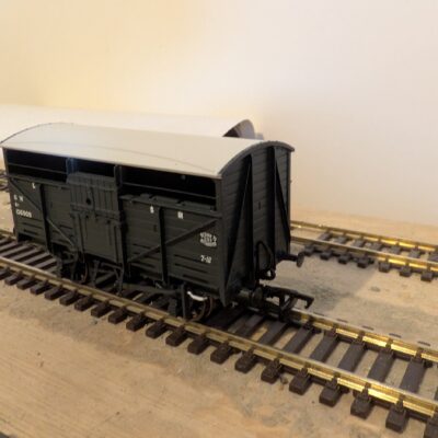 Backmann 8 ton Cattle Wagon GWR Dark Grey 37-711A